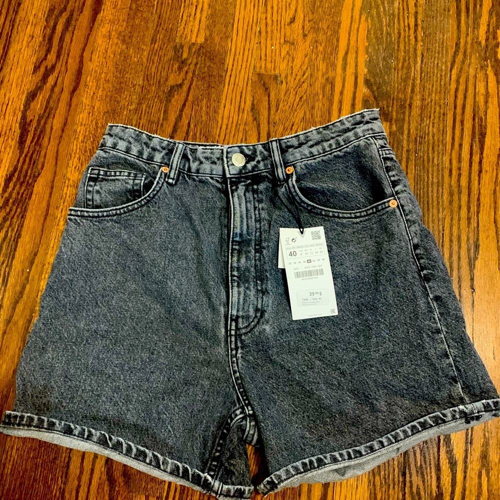 NWT Zara Mom Jean Shorts, Black denim. Perfect for the Summer!